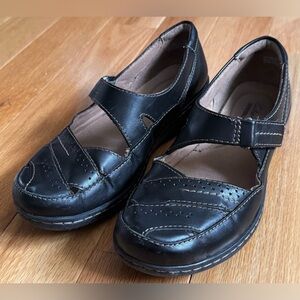 Clarks Collection Women’s Slip-On Casual Black Leather Shoes, Size 6